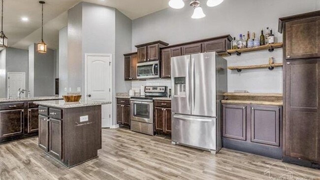 Building Photo - 5544 Peach Dr