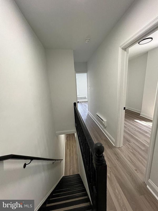 Building Photo - 925 W 3rd St