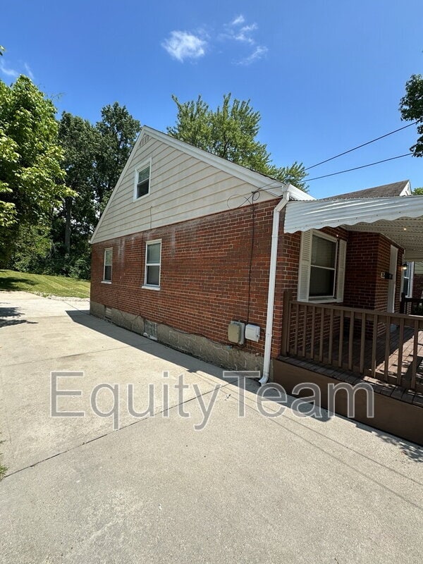 Building Photo - 2854 Allview Cir