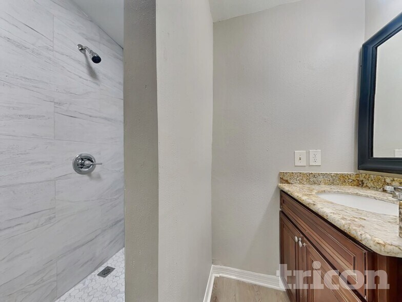 Building Photo - 14931 Pine Crest Rd