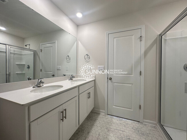Building Photo - 4 Bedroom 2.5 Bathroom in Dallas NC