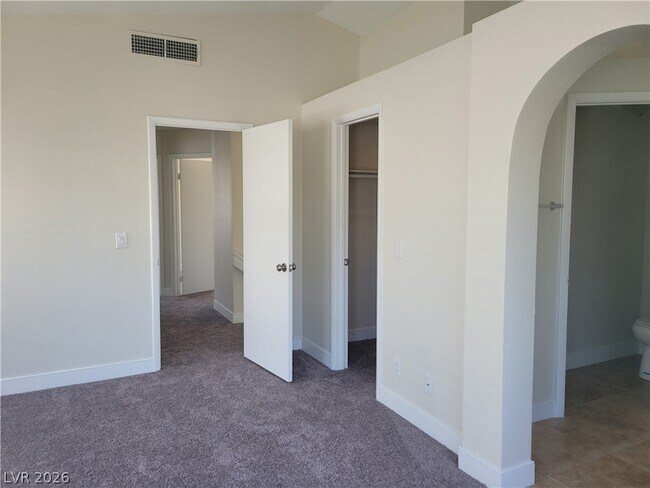 Building Photo - 8428 Oyster Dr