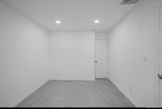 Building Photo - 3 William St