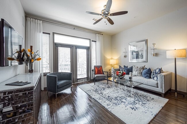 Building Photo - Lease Today & Receive 1 Month Free Rent!