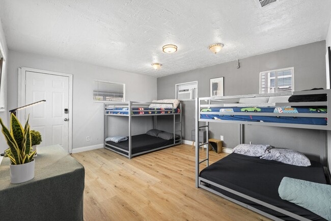 Building Photo - 4018 Sealy Ave