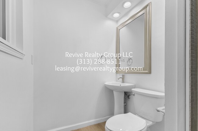 Building Photo - 5337 Botsford Ave