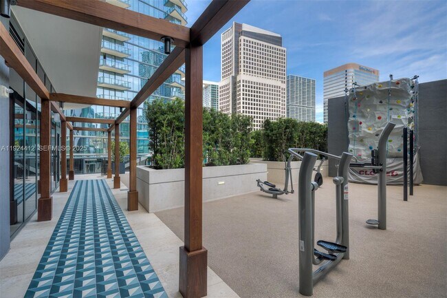 Building Photo - 801 S Miami Ave