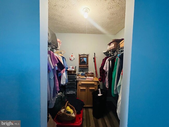 Building Photo - 13200 Cabinwood Dr