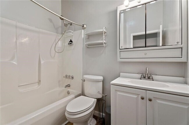 Building Photo - 213 Highgate Rd