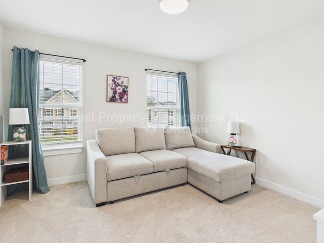 Building Photo - 555 Oliver Wy