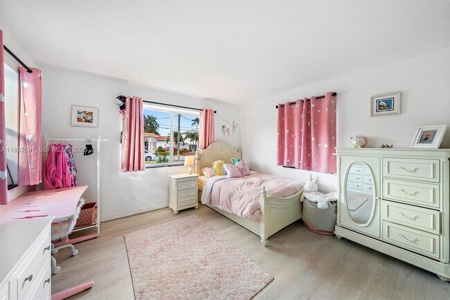 Building Photo - 840 S Shore Dr