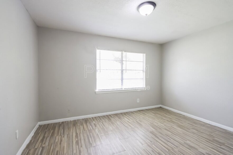 Building Photo - 11235 Lemond Dr