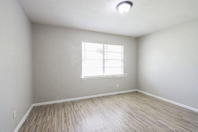 Building Photo - 11235 Lemond Dr