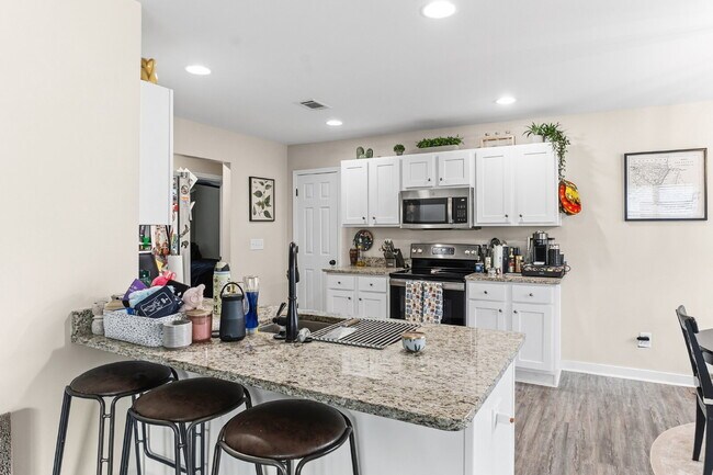 Building Photo - 105 Tahoma Dr