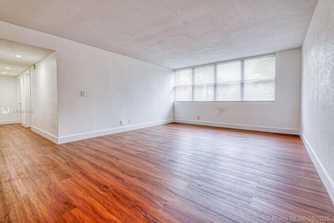 Building Photo - 9001 SW 77th Ave