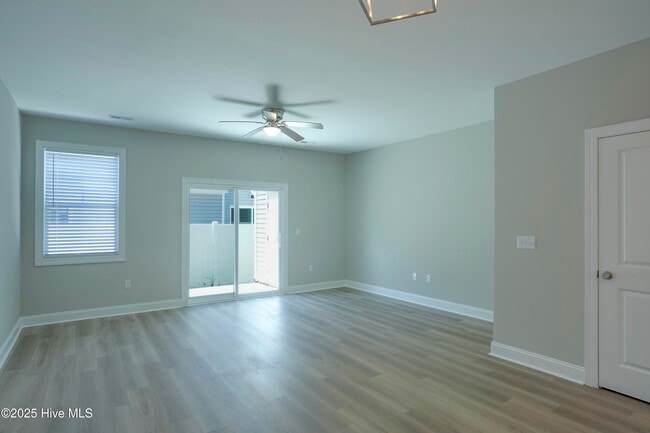 Building Photo - 321 Starfish Ln