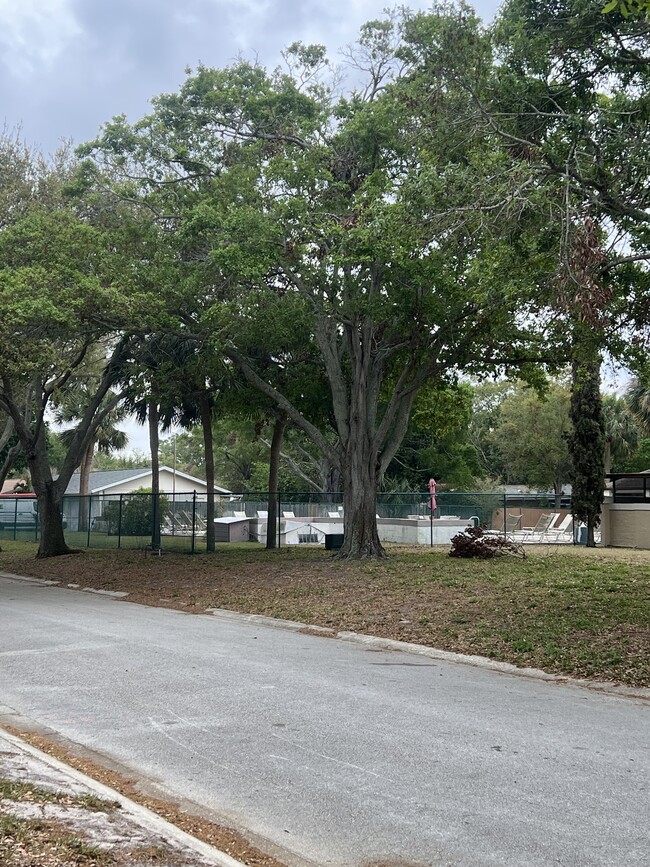 Building Photo - 1570 Greenwood Dr