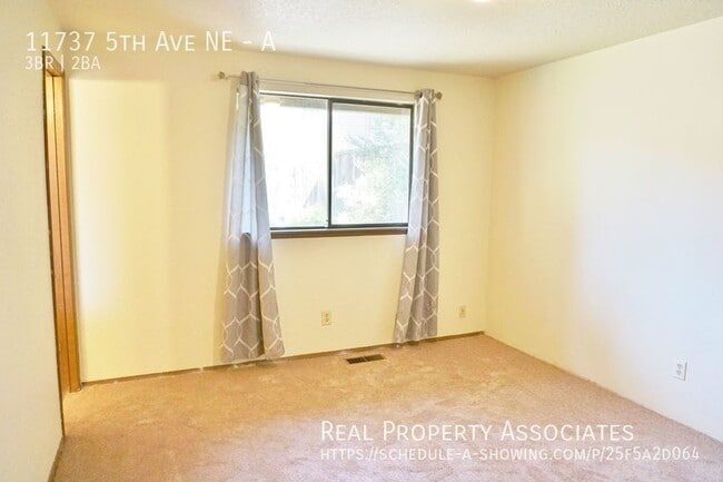 Building Photo - 11737 5th Ave NE