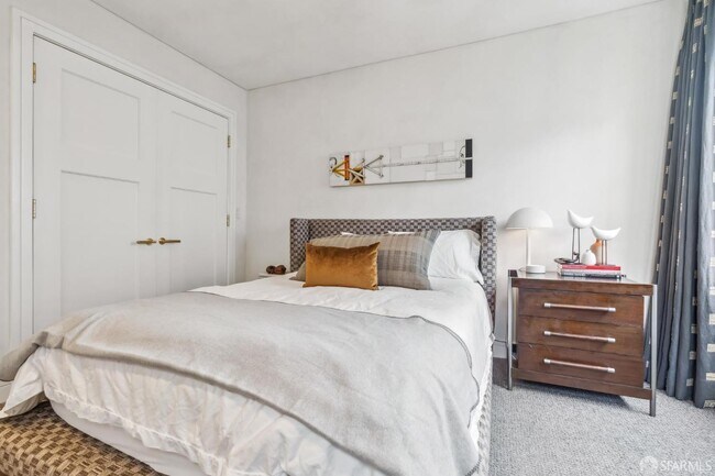 Building Photo - 7 Seymour St