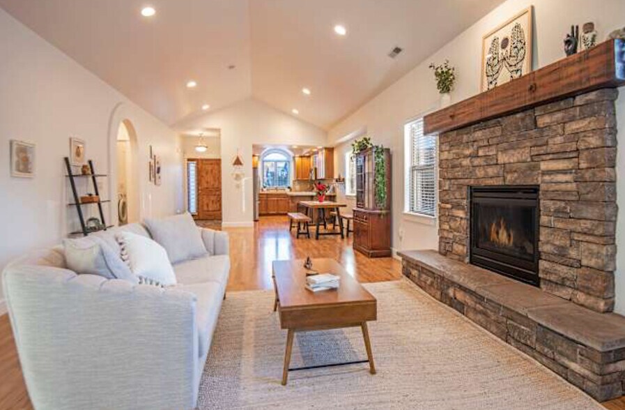 Building Photo - 21302 NE Brooklyn Ct