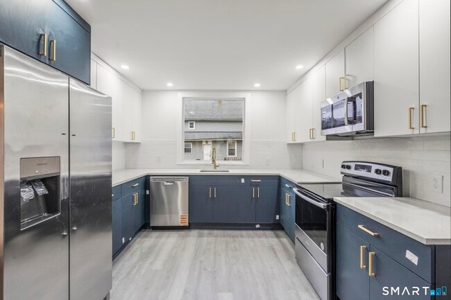 Building Photo - 93 Sunnyside Ave