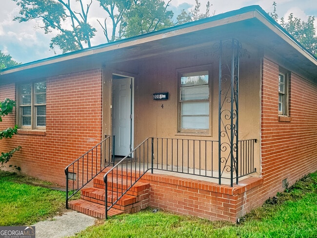 Building Photo - 2081 Adams Ave