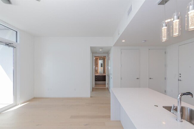 Building Photo - 301 West Ave