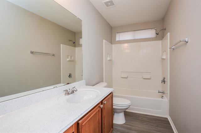 Building Photo - 2100 Hayes St