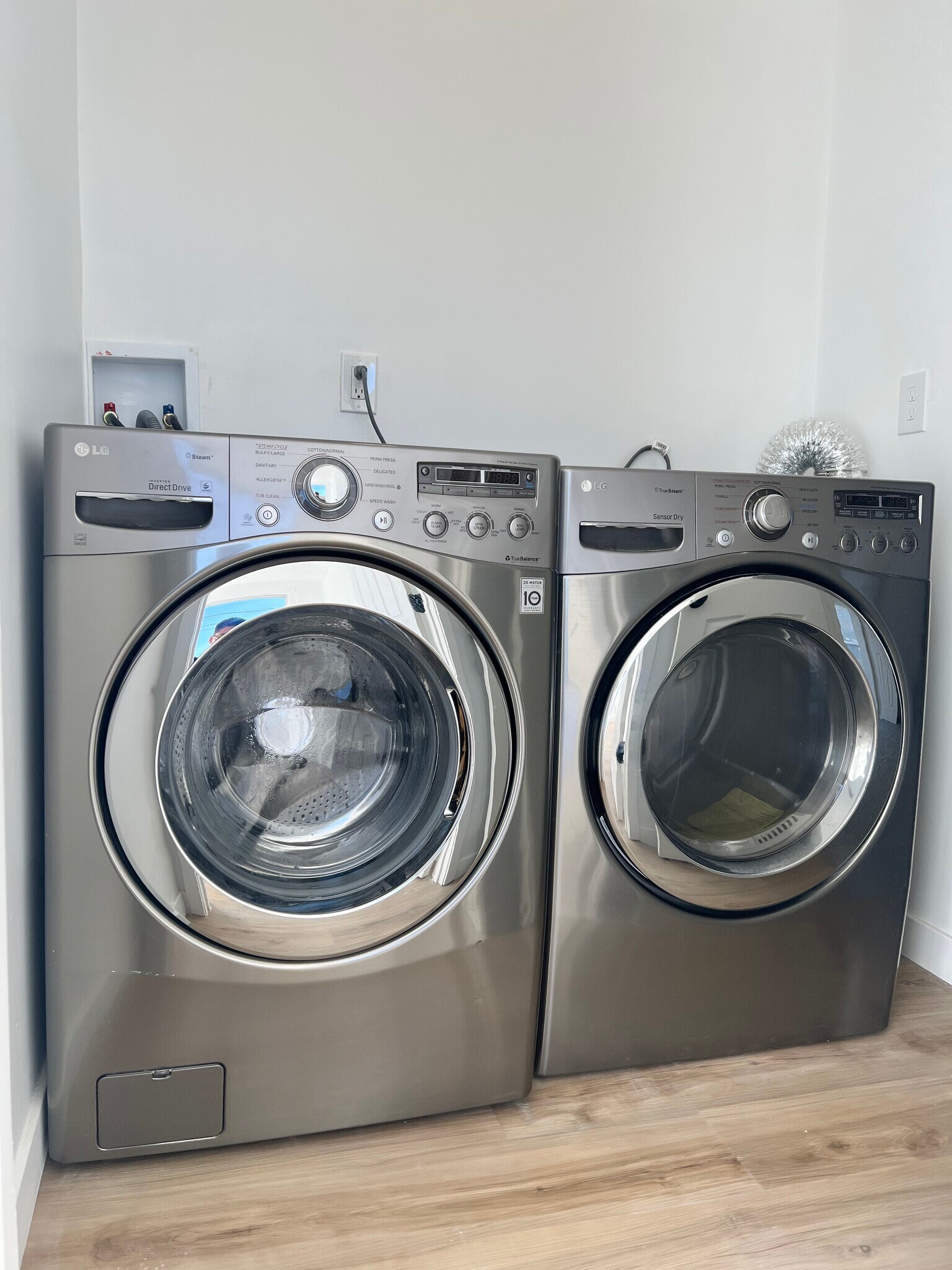 Building Photo - 8771 Oakwood St