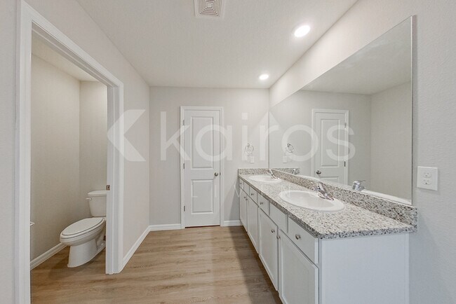 Building Photo - 4451 SW 85 Ln