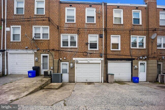 Building Photo - 7334 Woodcrest Ave