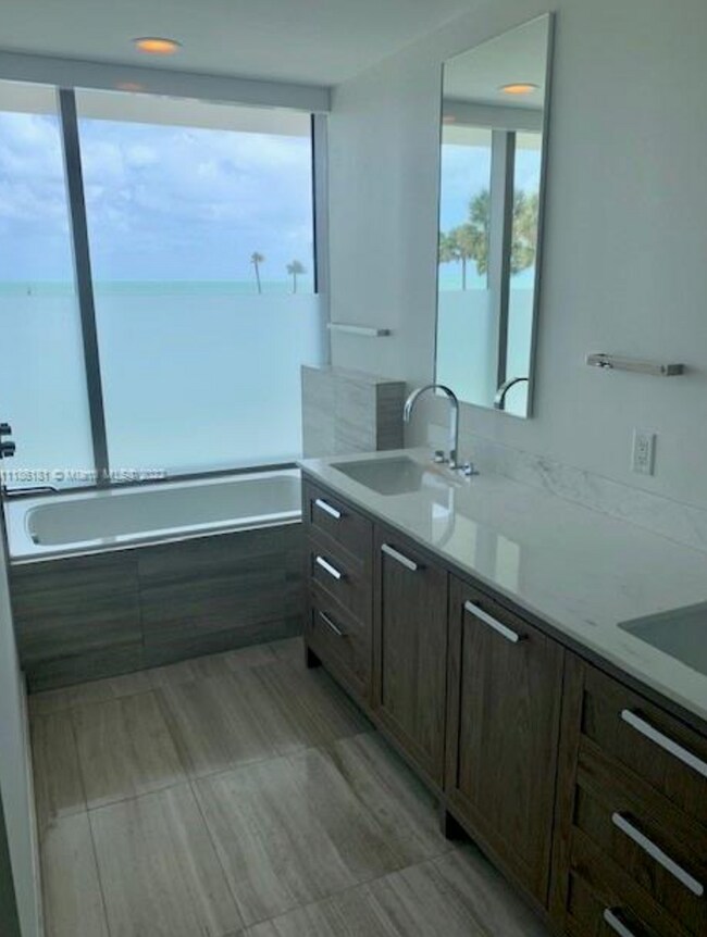 Building Photo - Stunning 2-Bed, 3-Bath + Den with Ocean Vi...