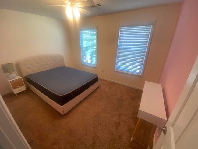 Building Photo - 1848 Stonebrook Way