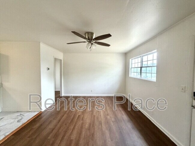 Building Photo - 229 East 28th St N