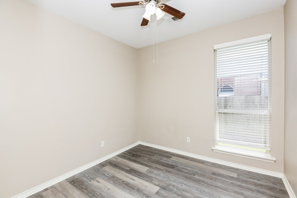 Building Photo - 10505 Big Oak Dr