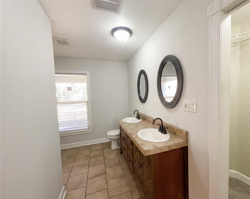 Building Photo - 2037 Recker Hwy