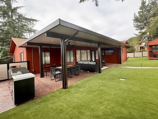 Building Photo - 200 Cathedral Rock Dr