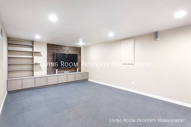 Building Photo - 7096 N Cambridge Ave