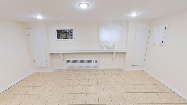 Building Photo - Laurelton