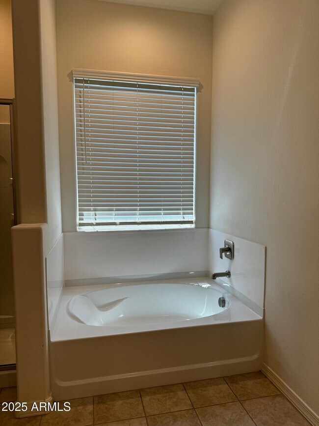 Building Photo - 5526 N 107th Ln