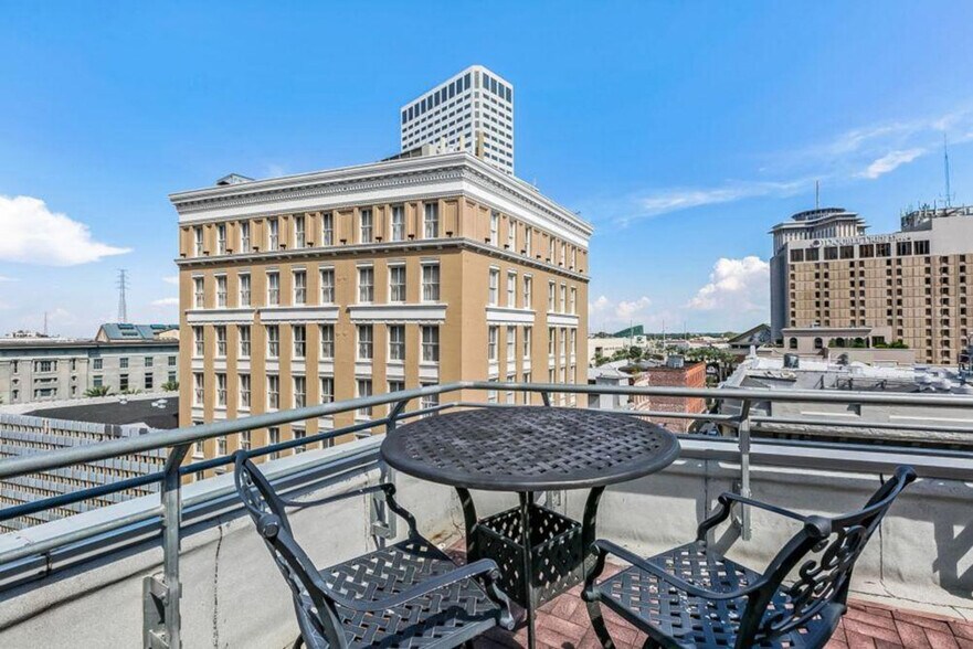 Building Photo - 201 Magazine St