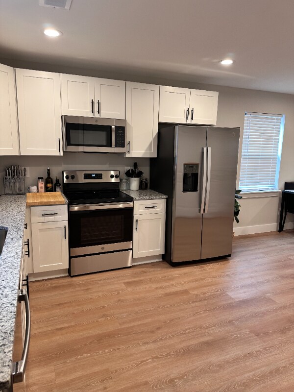 Building Photo - 716 Evening Shade Ln