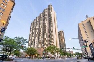 Building Photo - 6033 N Sheridan-Unit 35D