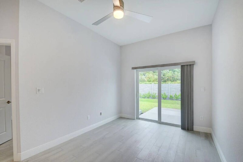 Building Photo - 703 Dawn Pl