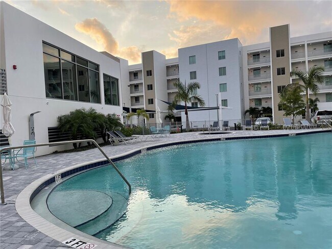 Building Photo - 1709 N Tamiami Trl