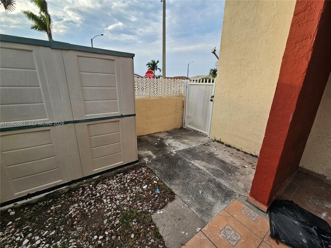 Building Photo - 10915 W Okeechobee Rd