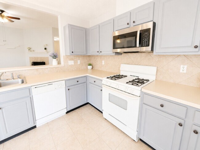 Building Photo - 15842 Little Miss Creek Dr