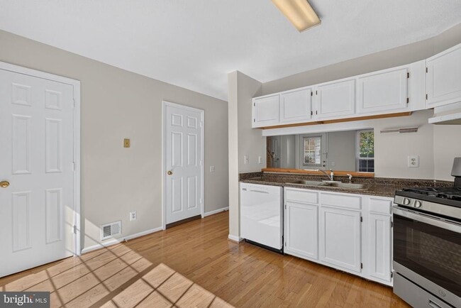 Building Photo - 6619 High Valley Ln