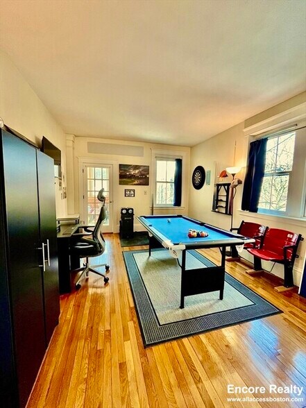 Building Photo - 66 Marshal St