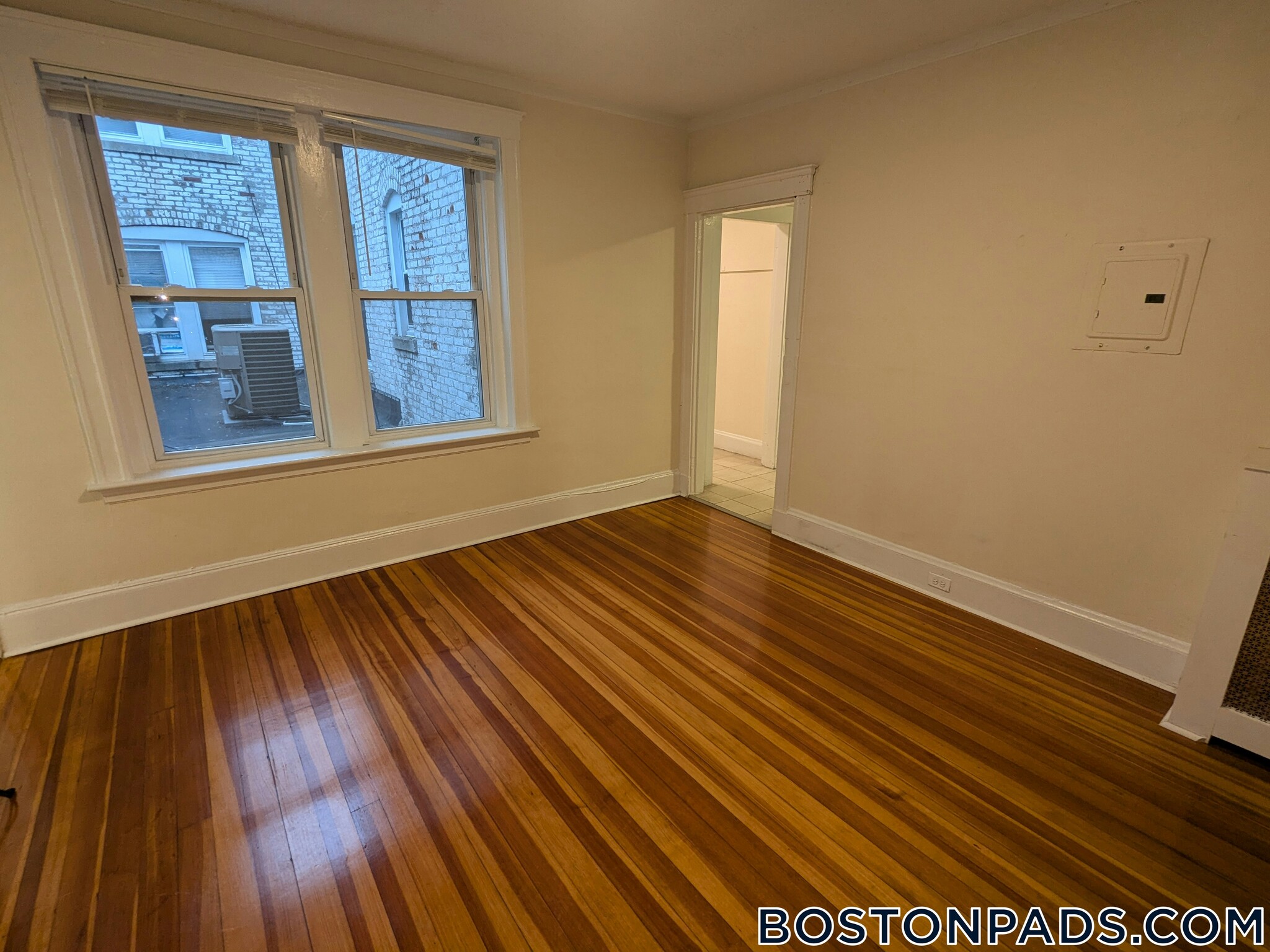 Building Photo - 6 Barrows St